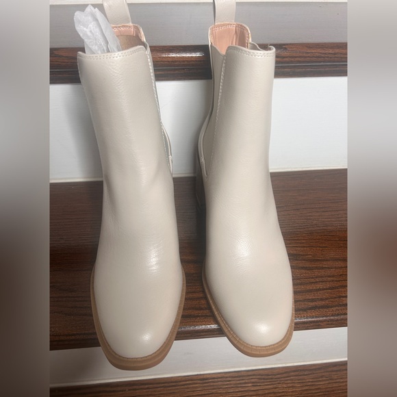 BCBG Women’s Boxxa Ankle Boot, Stone , 10 - Picture 8 of 15